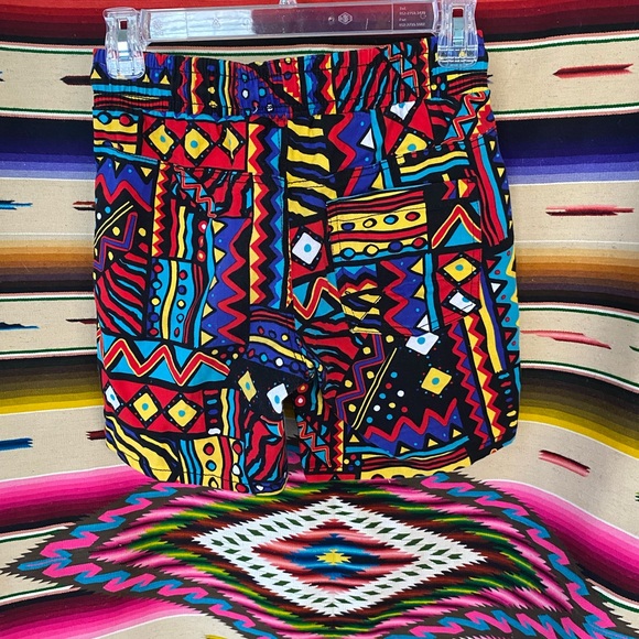 SOLD 90s VINTAGE FUNKY GEOMETRIC SHORTS - Picture 3 of 7